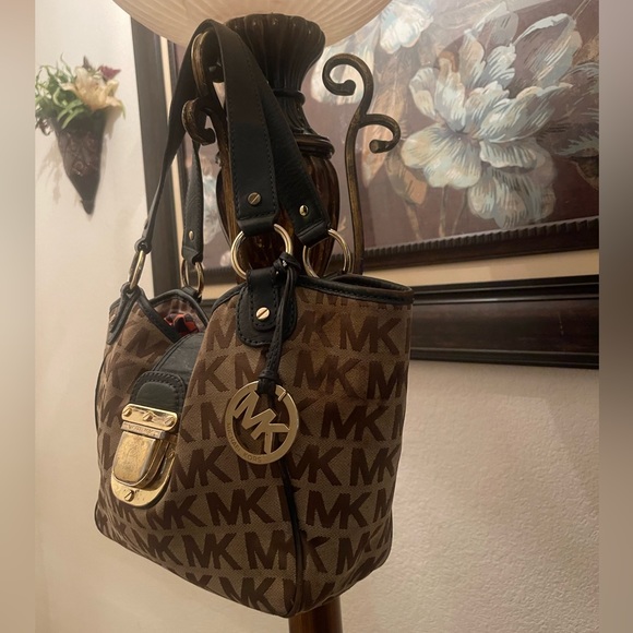 Michael Michael Kors please check all picture of condition - Picture 2 of 16